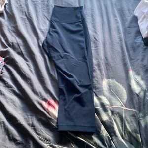 Size 8 Blue (navy)Lululemon cropped leggings